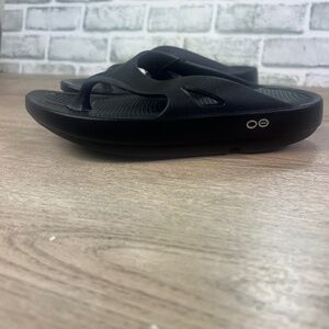 Oofos black sandals‎